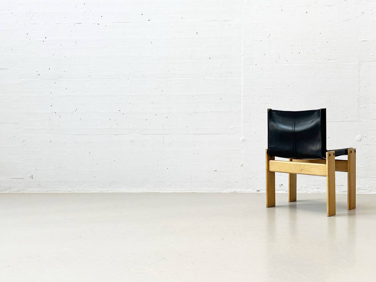 Set_of_6_Monk_chairs_and_table_by_Afra_and_Tobia_Scarpa_for_Molteni,_1973