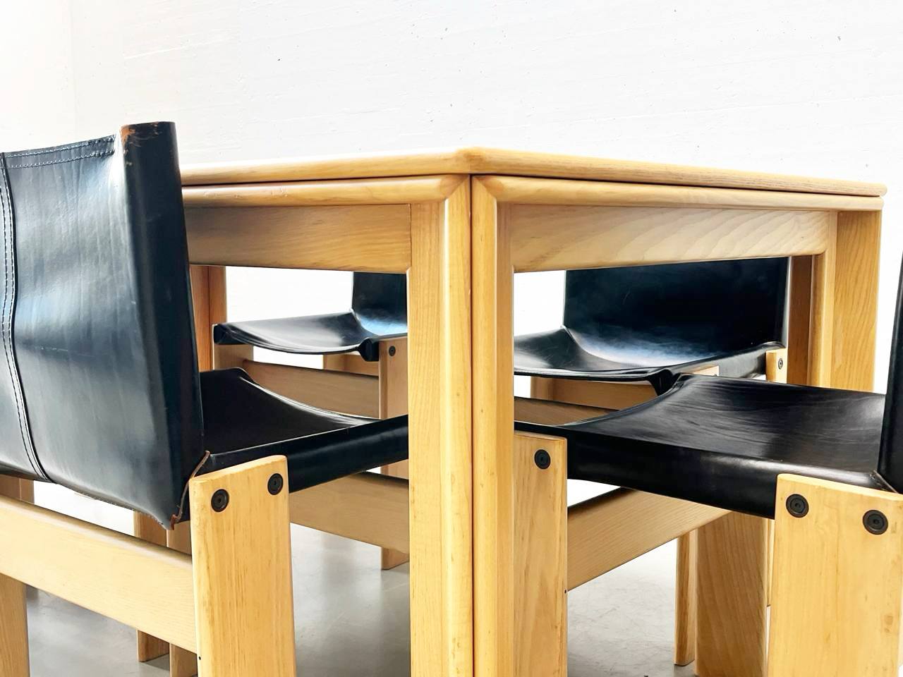 Set_of_6_Monk_chairs_and_table_by_Afra_and_Tobia_Scarpa_for_Molteni,_1973