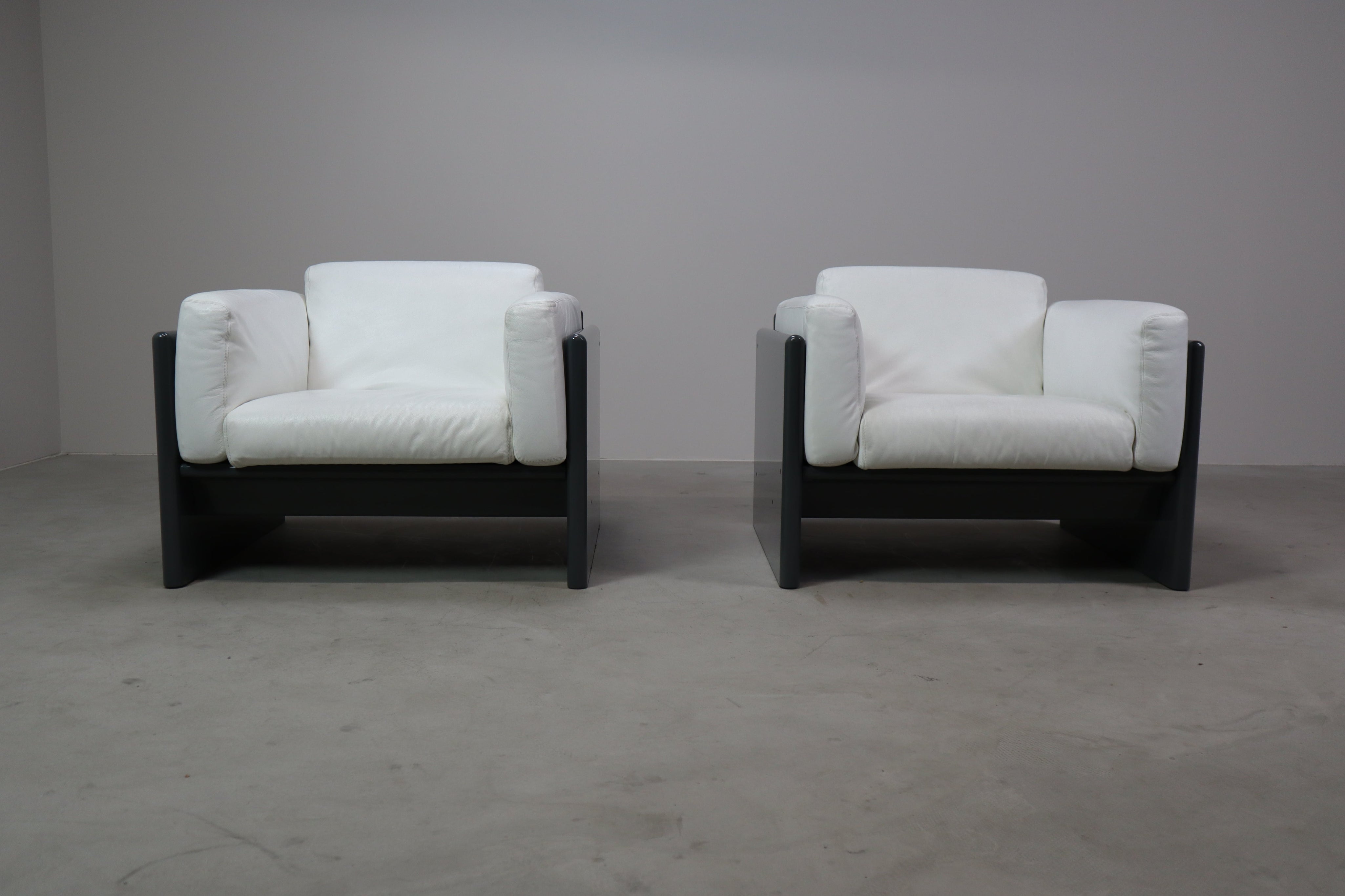 Pair_of_Arnolfo_Armchairs_for_Simon_International,_Italy_1971