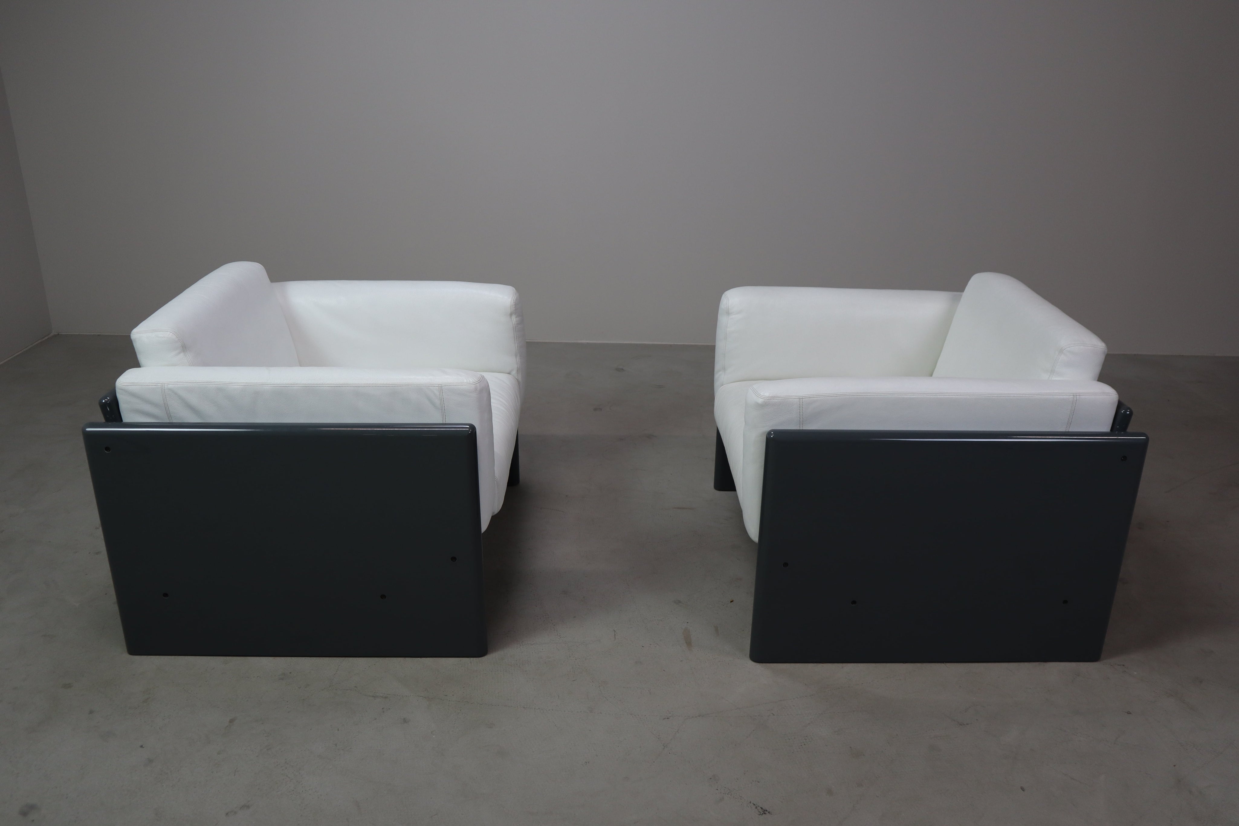 Set_of_2_Arnolfo_Armchairs_for_Simon_International,_Italy_1971
