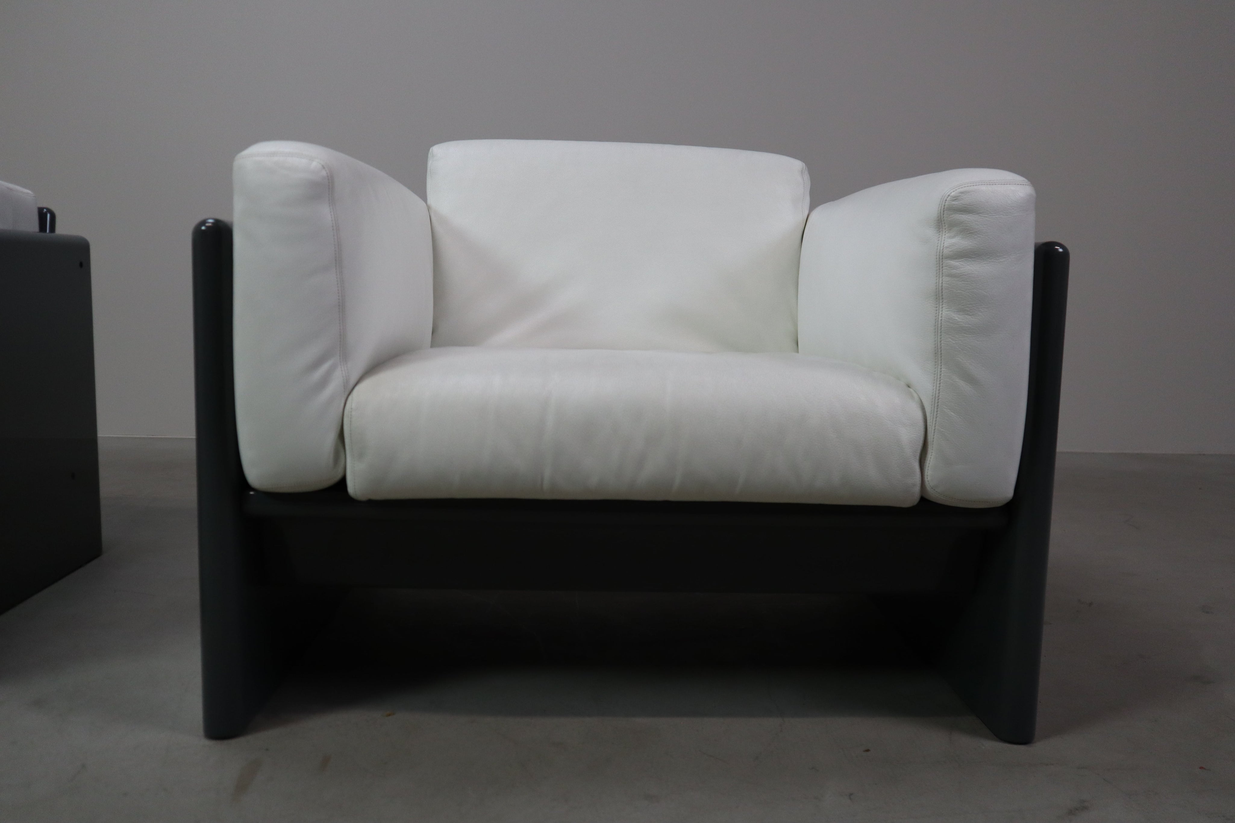 Set_of_2_Arnolfo_Armchairs_for_Simon_International,_Italy_1971