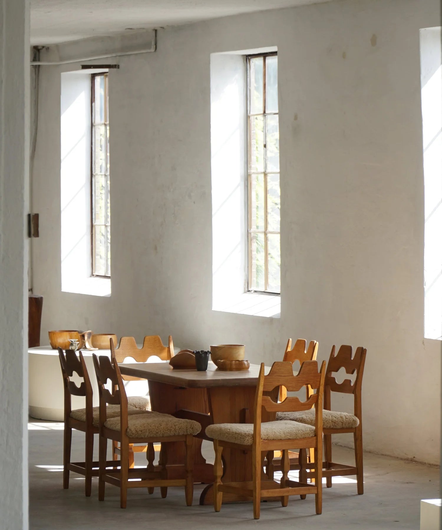 Set_of_10_Henning_Kjærnulf_Razorblade_Dining_Chairs_in_Oak_and_Lambswool,_Denmark,_1960s