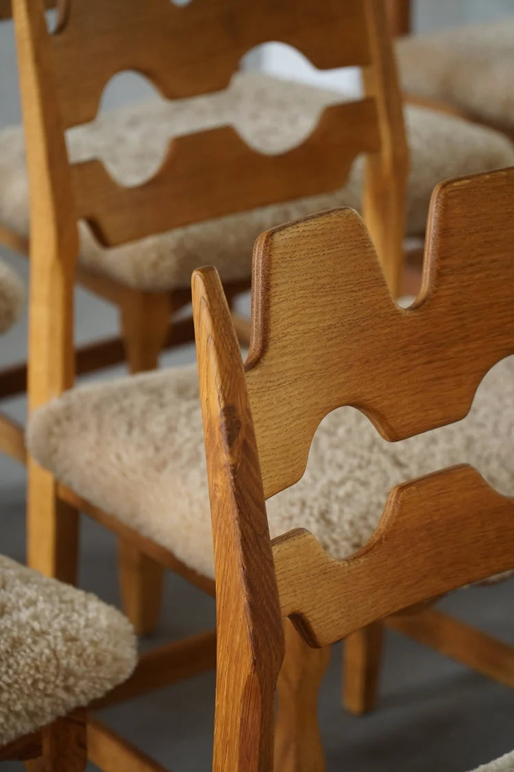 Set_of_10_Henning_Kjærnulf_Razorblade_Dining_Chairs_in_Oak_and_Lambswool,_Denmark,_1960s