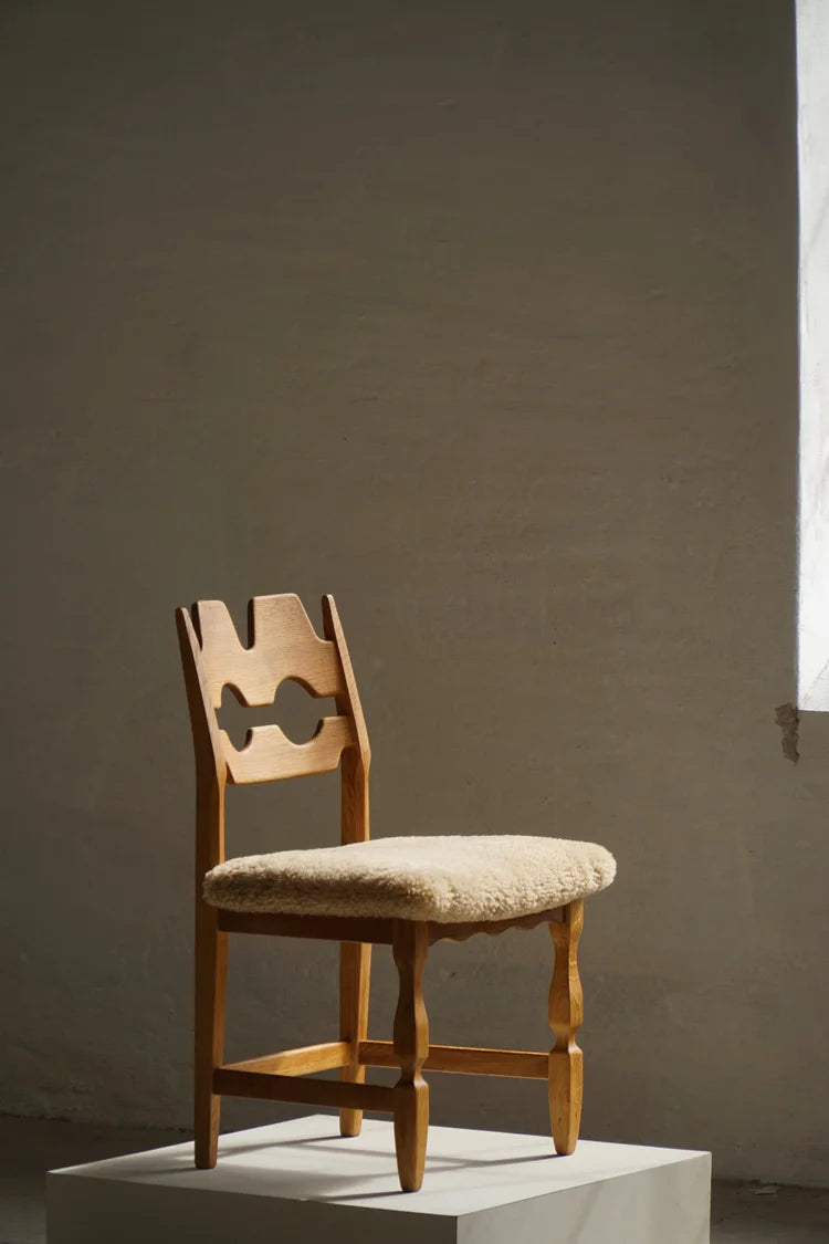Set_of_10_Henning_Kjærnulf_Razorblade_Dining_Chairs_in_Oak_and_Lambswool,_Denmark,_1960s
