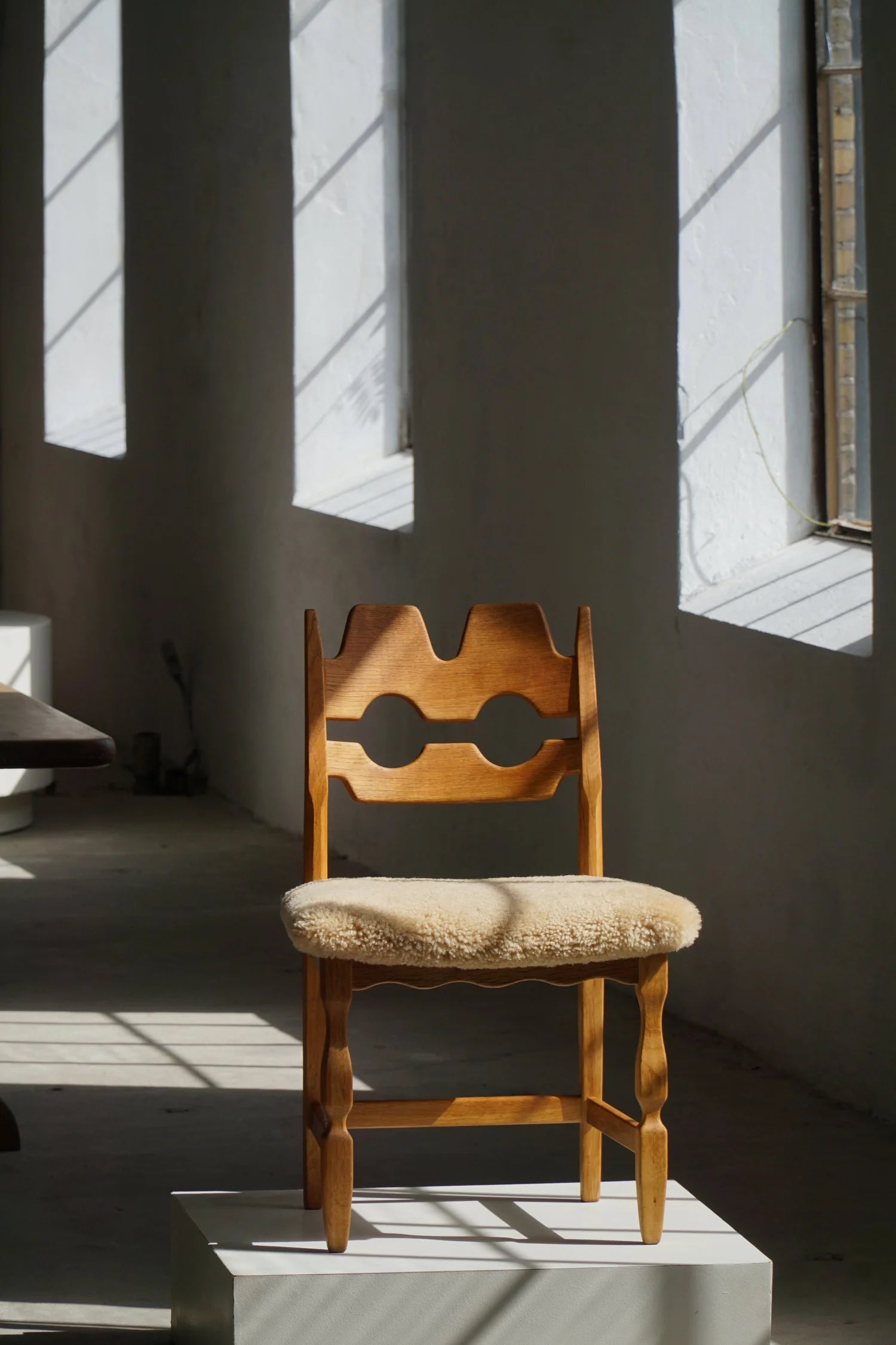 Set_of_10_Henning_Kjærnulf_Razorblade_Dining_Chairs_in_Oak_and_Lambswool,_Denmark,_1960s