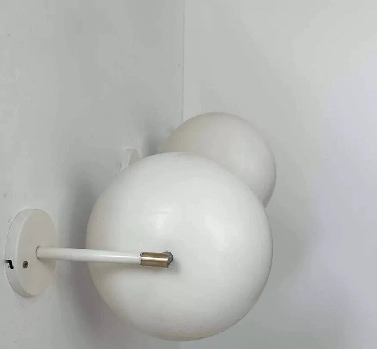 Set_of_2_Adjustable_Brass_and_White_Metal_Wall_Lamps,_Mid_Century_Modern,_France_1970s
