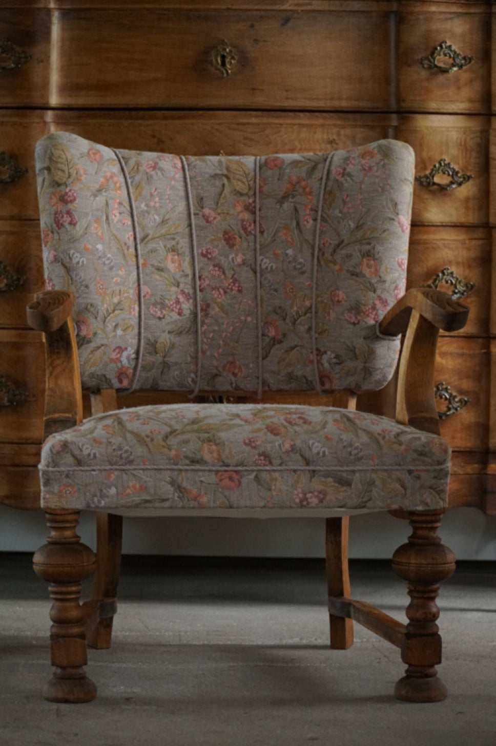 Set_of_2_Armchairs,_By_a_Danish_Cabinetmaker,_Art_Nouveau,_Early_20th_Century