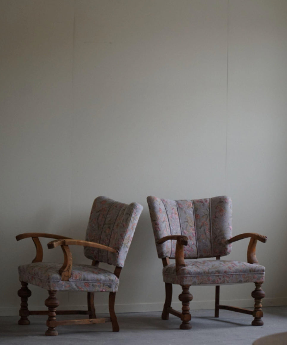 Set_of_2_Armchairs,_By_a_Danish_Cabinetmaker,_Art_Nouveau,_Early_20th_Century