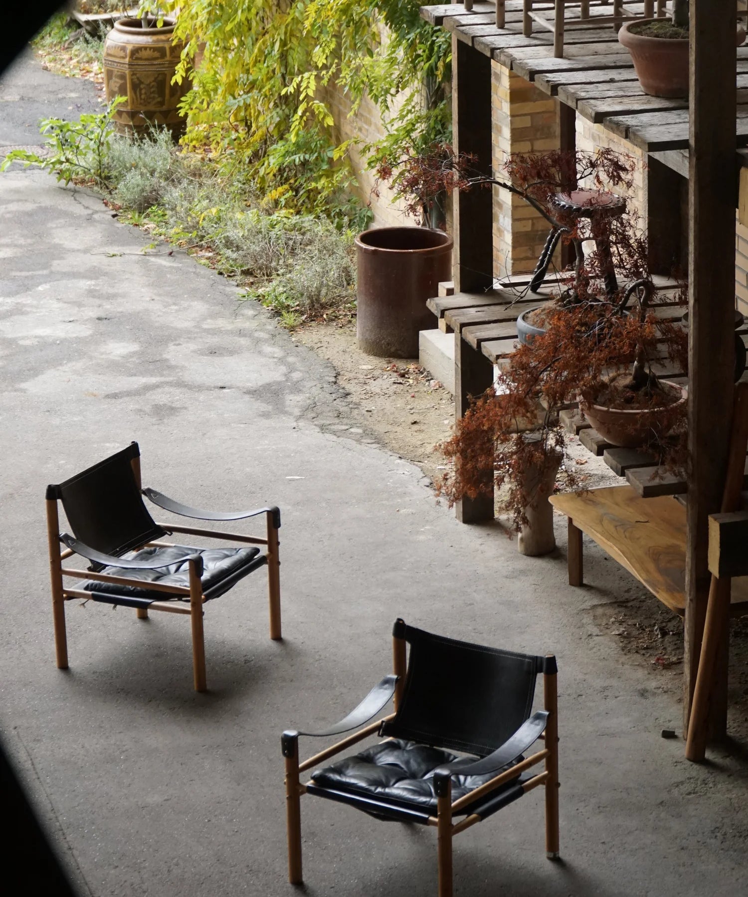 Set_of_2_Arne_Norell_‘Sirocco’_Safari_Chair_in_Leather,_Swedish_Mid_Century
