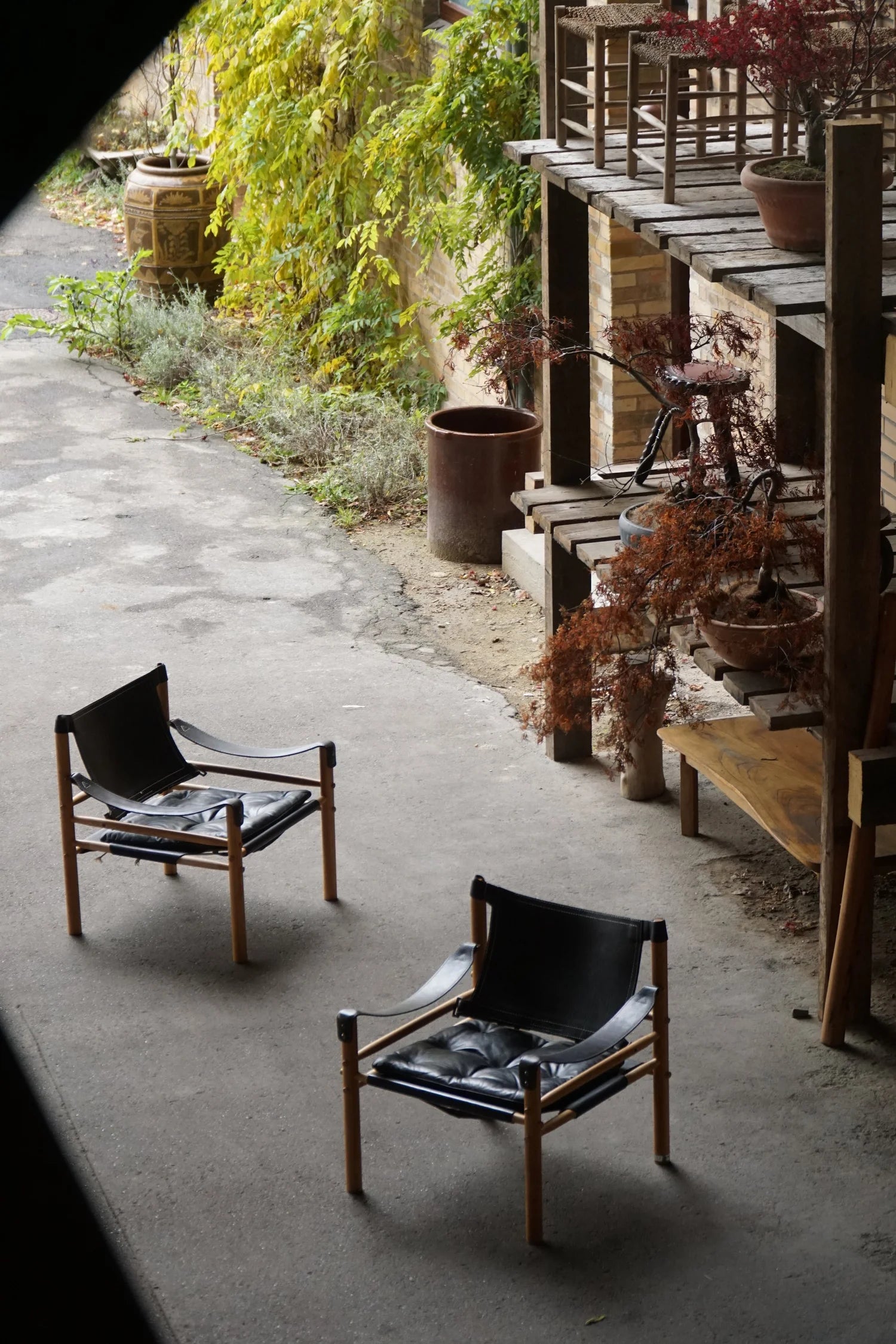 Set_of_2_Arne_Norell_‘Sirocco’_Safari_Chair_in_Leather,_Swedish_Mid_Century