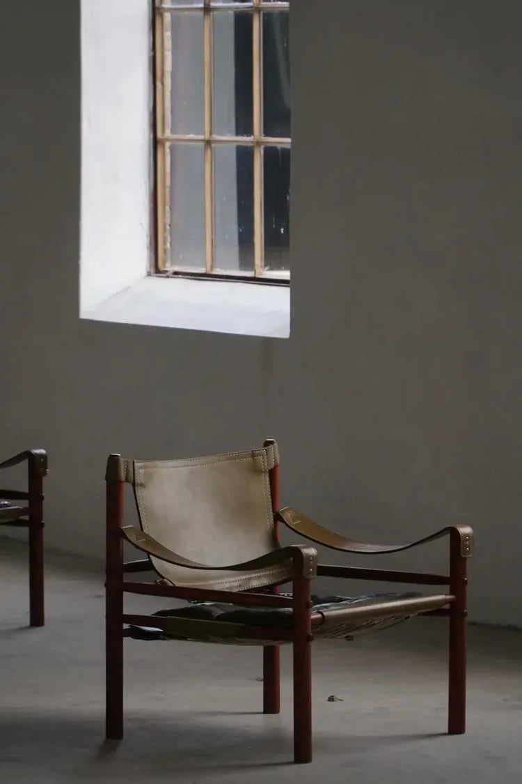 Set_of_2_Arne_Norell_‘Sirocco’_Safari_Chairs_in_Ash_Green_Leather