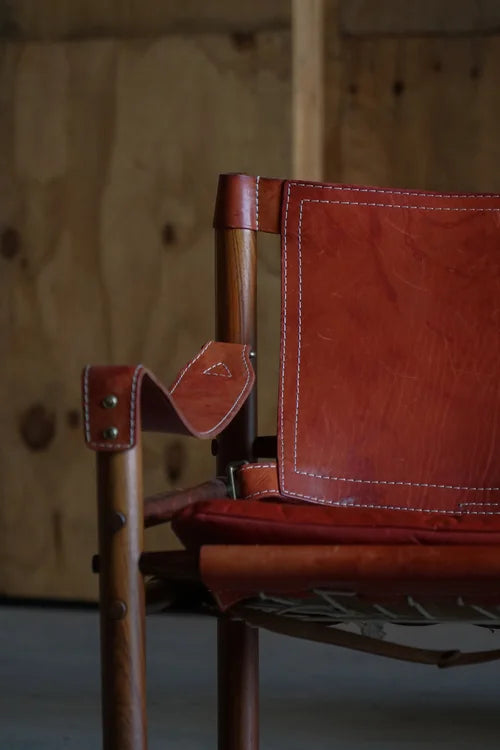 Set_of_2_Arne_Norell_Sirocco_Safari_Chairs_in_Rosewood_and_Red_Leather,_Sweden,_1960s