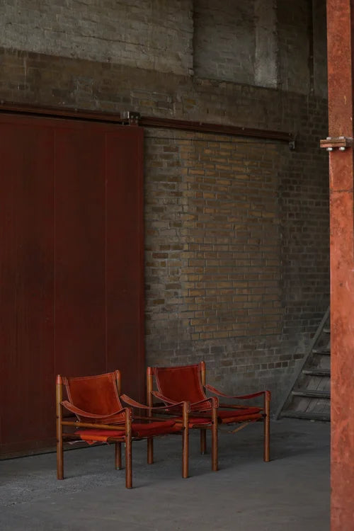 Set_of_2_Arne_Norell_Sirocco_Safari_Chairs_in_Rosewood_and_Red_Leather,_Sweden,_1960s