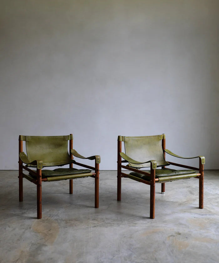 Set_of_2_Arne_Norell_Sirocco_Safari_Lounge_Chairs_in_Olive_Leather,_1960s