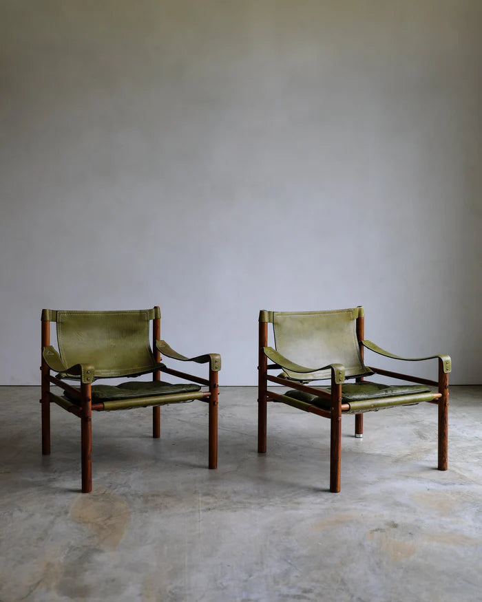 Set_of_2_Arne_Norell_Sirocco_Safari_Lounge_Chairs_in_Olive_Leather,_1960s