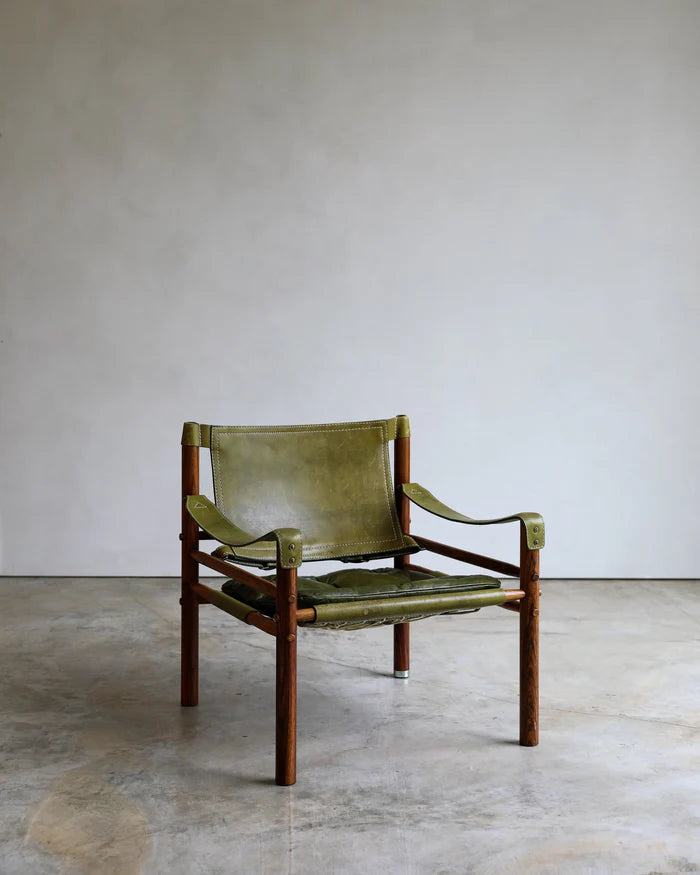 Set_of_2_Arne_Norell_Sirocco_Safari_Lounge_Chairs_in_Olive_Leather,_1960s