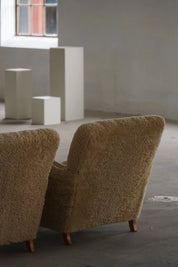 Set_of_2_Art_Deco_Lounge_Chairs_in_Elm_and_Shearling_Lambswool,_1930s