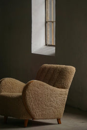 Set_of_2_Art_Deco_Lounge_Chairs_in_Elm_and_Shearling_Lambswool,_1930s