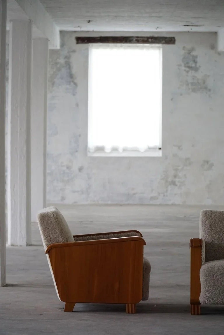 Set_of_2_Art_Deco_Lounge_Chairs_in_Elm_&_Lambswool_in_Swedish_Grace,_1930s