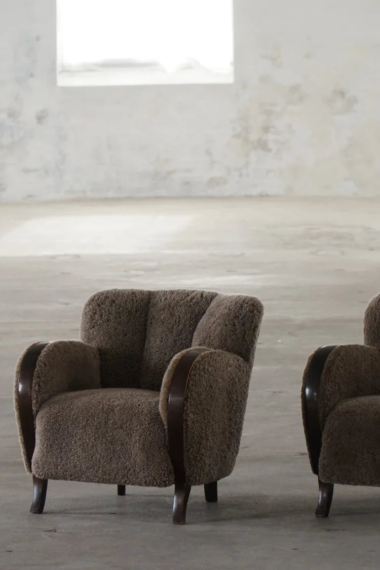 Set_of_2_Art_Deco_Lounge_Chairs_in_Lambswool_and_Birch,_1930s