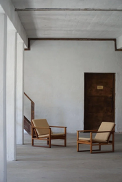 Set_of_2_BM2256_Lounge_Chairs_in_Oak_&_Hessian_by_Børge_Mogensen,_Denmark,_1960s