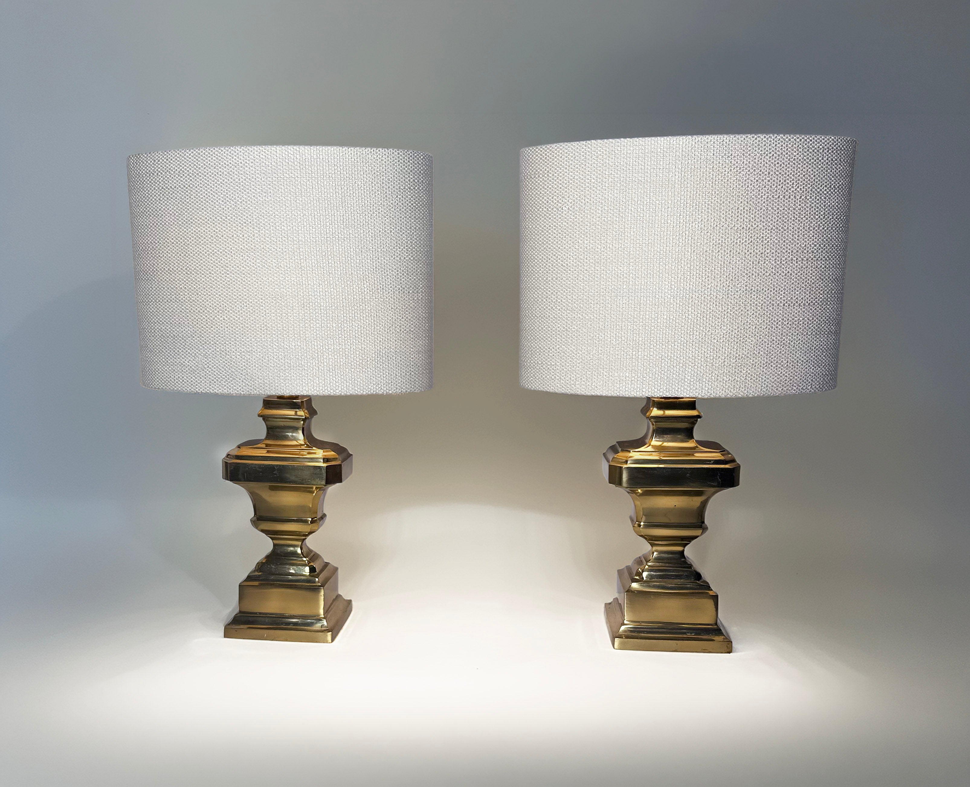 Set_of_2_Italian_Brass_Table_Lamps_with_Bouclé_Shades,_Mid_Century_Modern_Lighting,_1950s