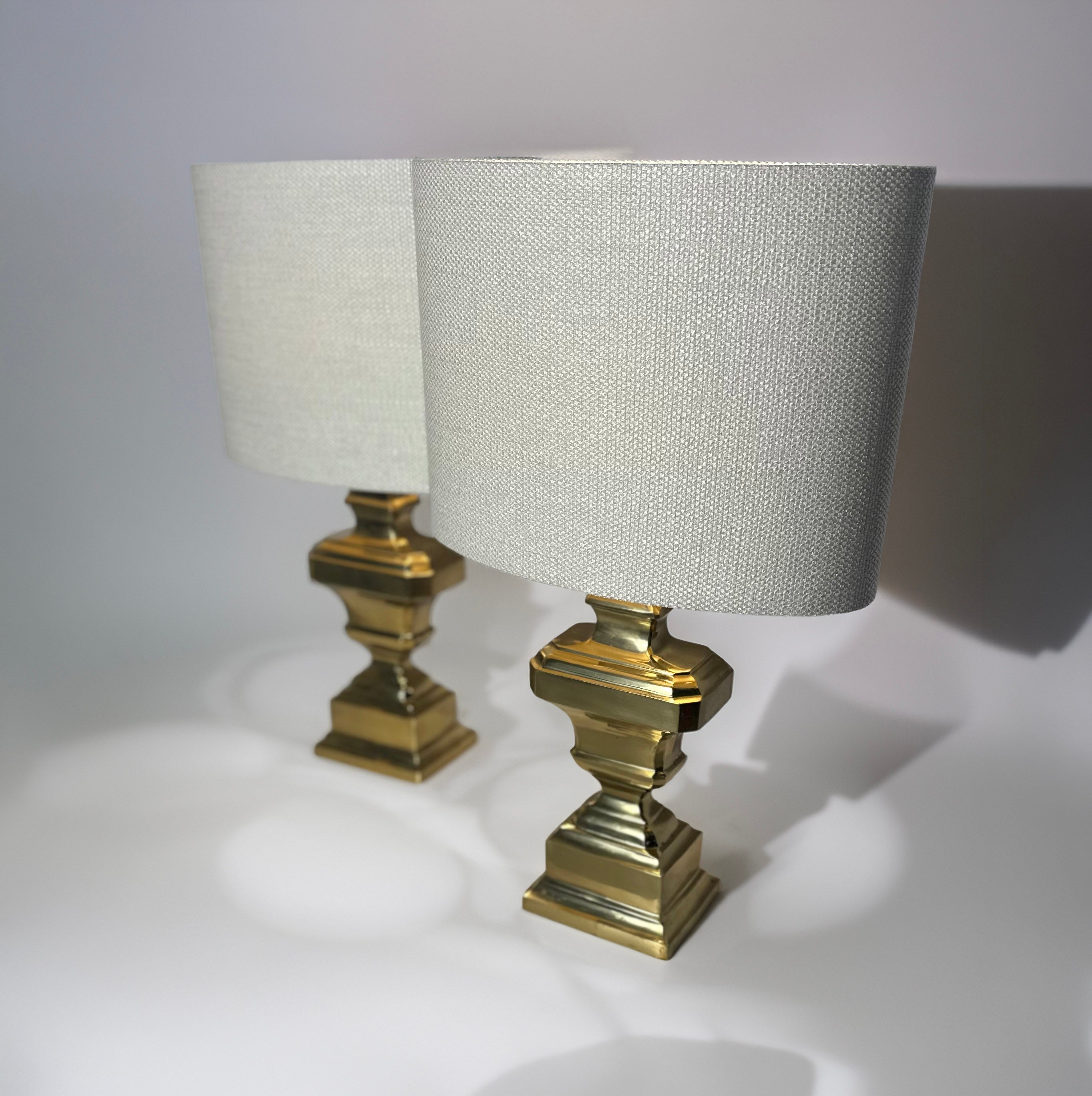 Set_of_2_Italian_Brass_Table_Lamps_with_Bouclé_Shades,_Mid_Century_Modern_Lighting,_1950s