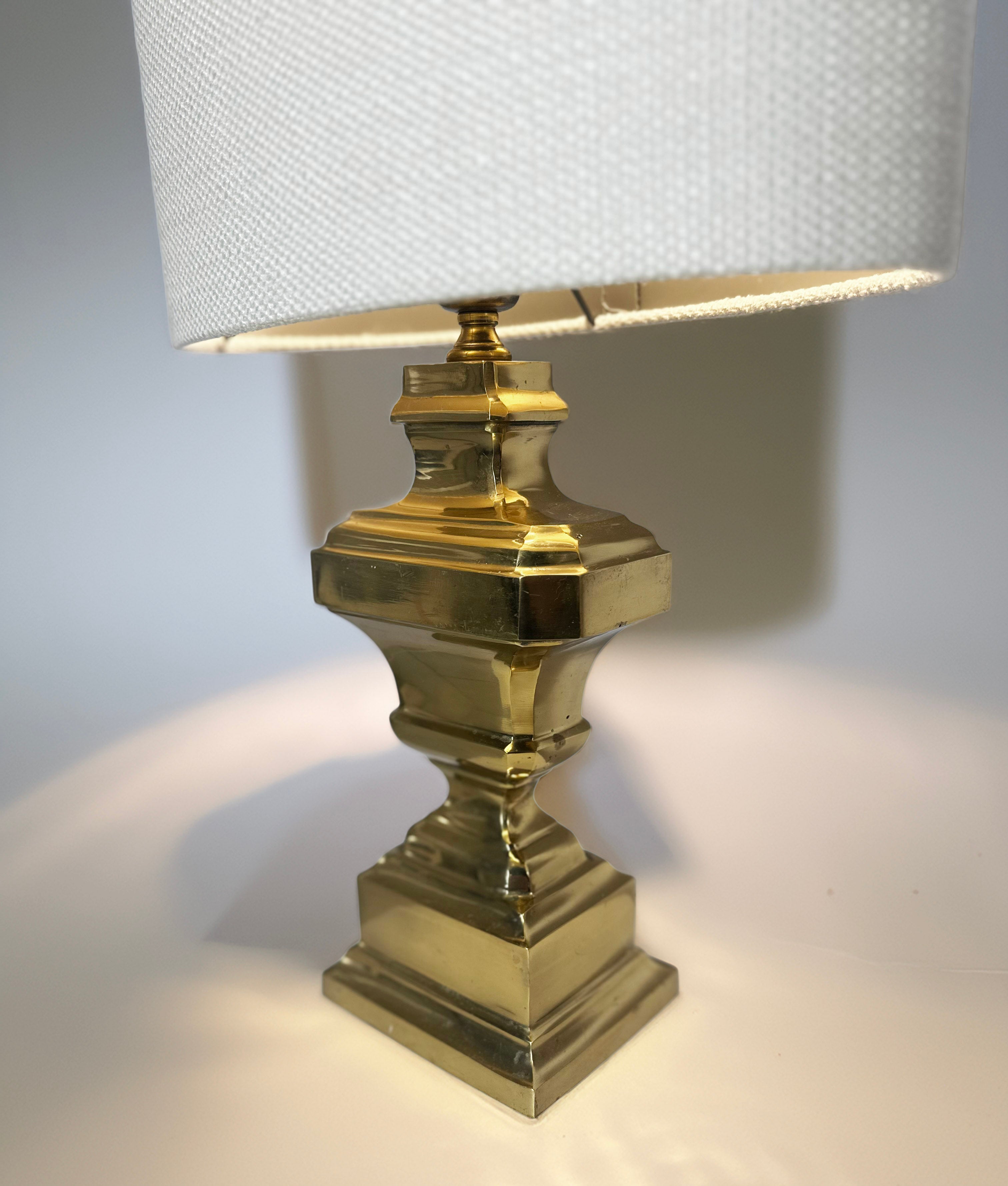 Set_of_2_Italian_Brass_Table_Lamps_with_Bouclé_Shades,_Mid_Century_Modern_Lighting,_1950s