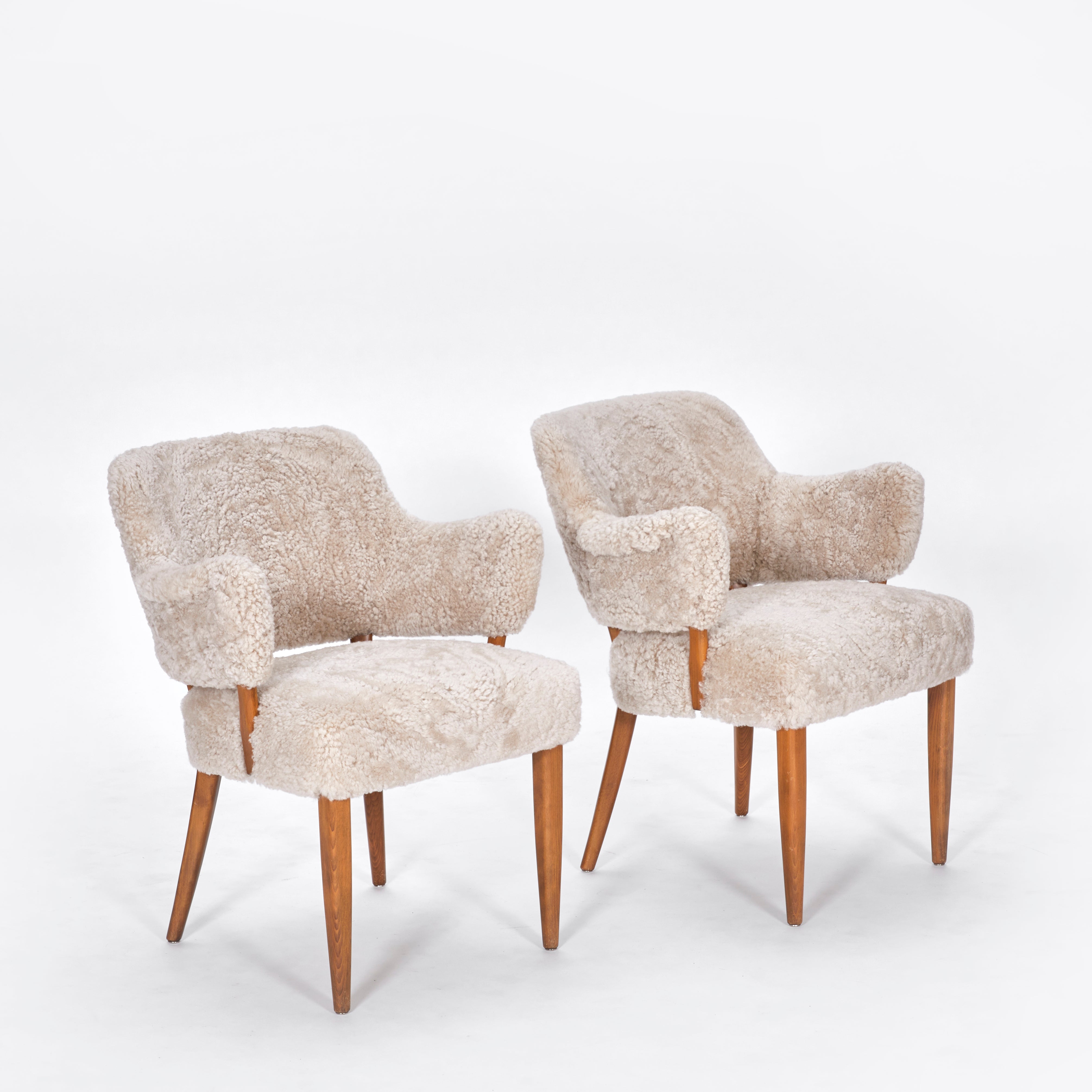 Set_of_2_Carl_Malmsten_Lata_Greven_Lounge_Chairs_in_Sheepskin,_1953
