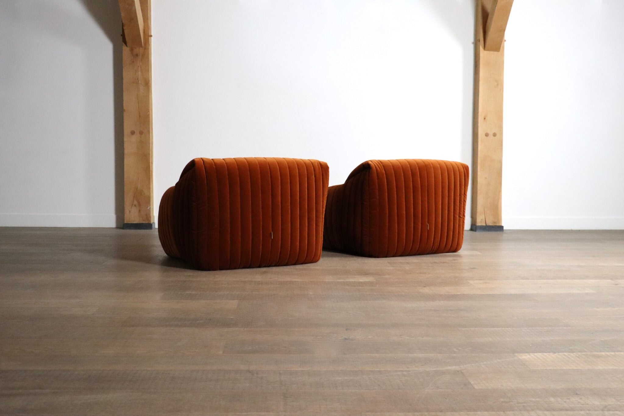 Set_of_2_Cinna_Sandra_lounge_chairs_in_velvet_by_Annie_Hieronimus,_1970s