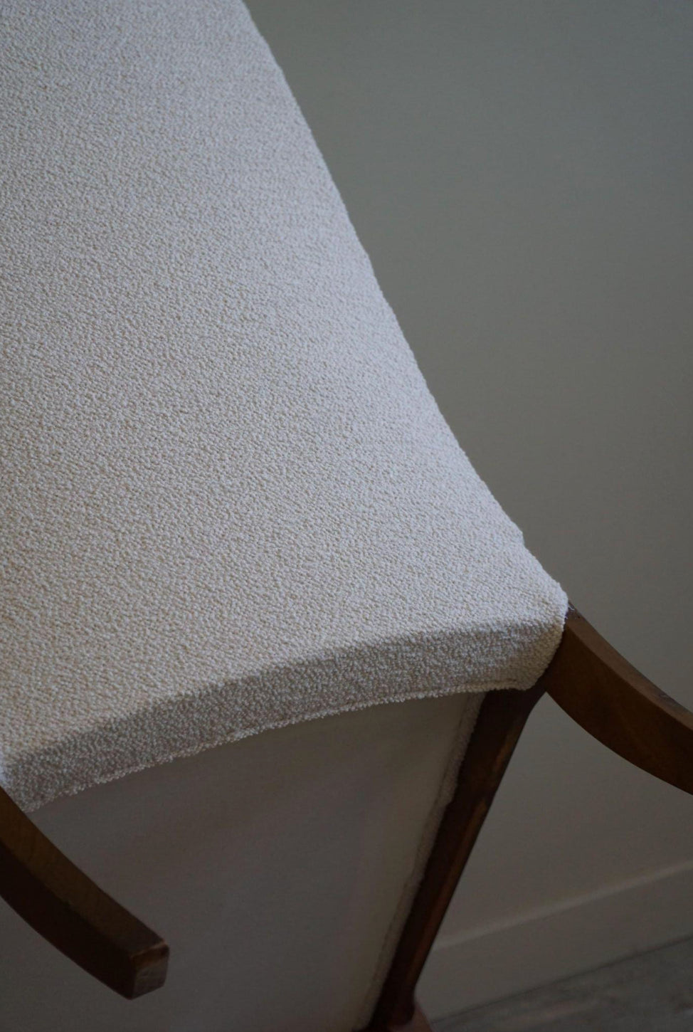 Set_of_2_Danish_Mid_Century_Modern_Lounge_Chairs_in_Bouclé_&_Beech,_1960s