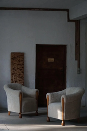Set_of_2_Danish_Modern_Lounge_Chairs_in_Oak_&_Shearling_Lambswool,_1960s