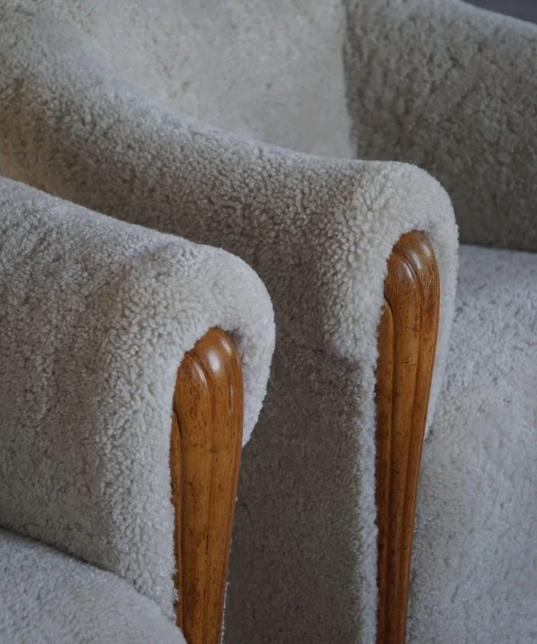 Set_of_2_Danish_Modern_Lounge_Chairs_in_Oak_&_Shearling_Lambswool,_1960s