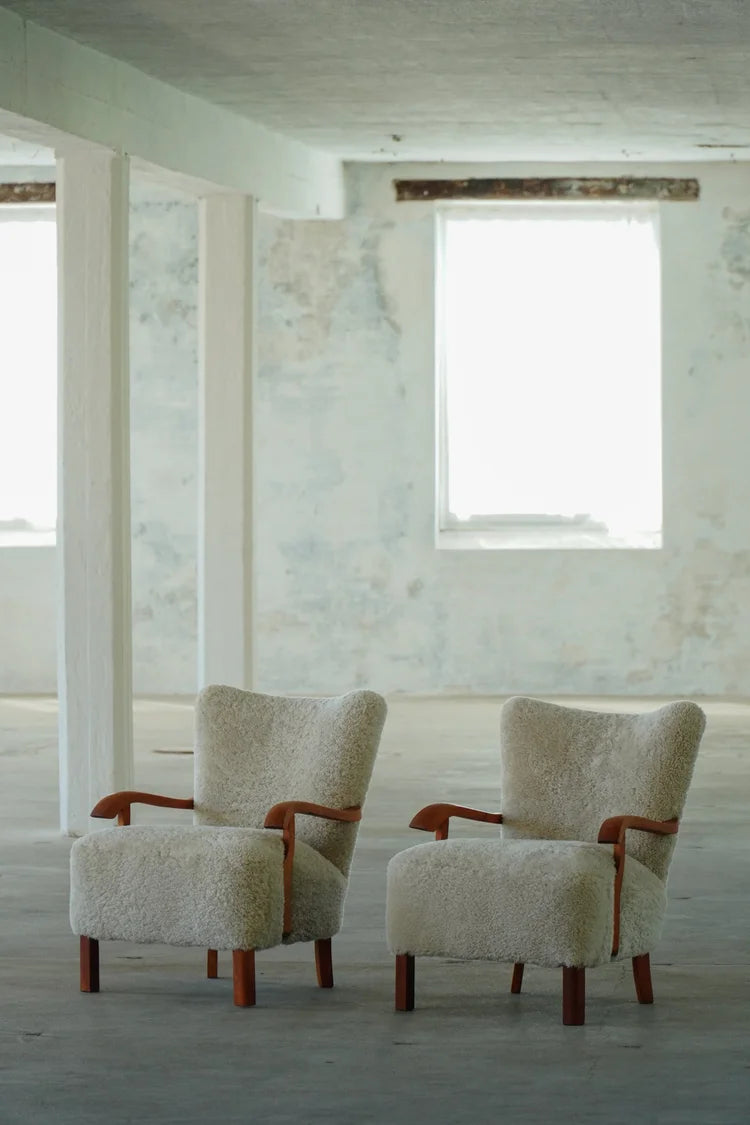 Set_of_2_Danish_Modern_Oak_Lounge_Chairs_with_Shearling_Lambswool,_Denmark,_1950s