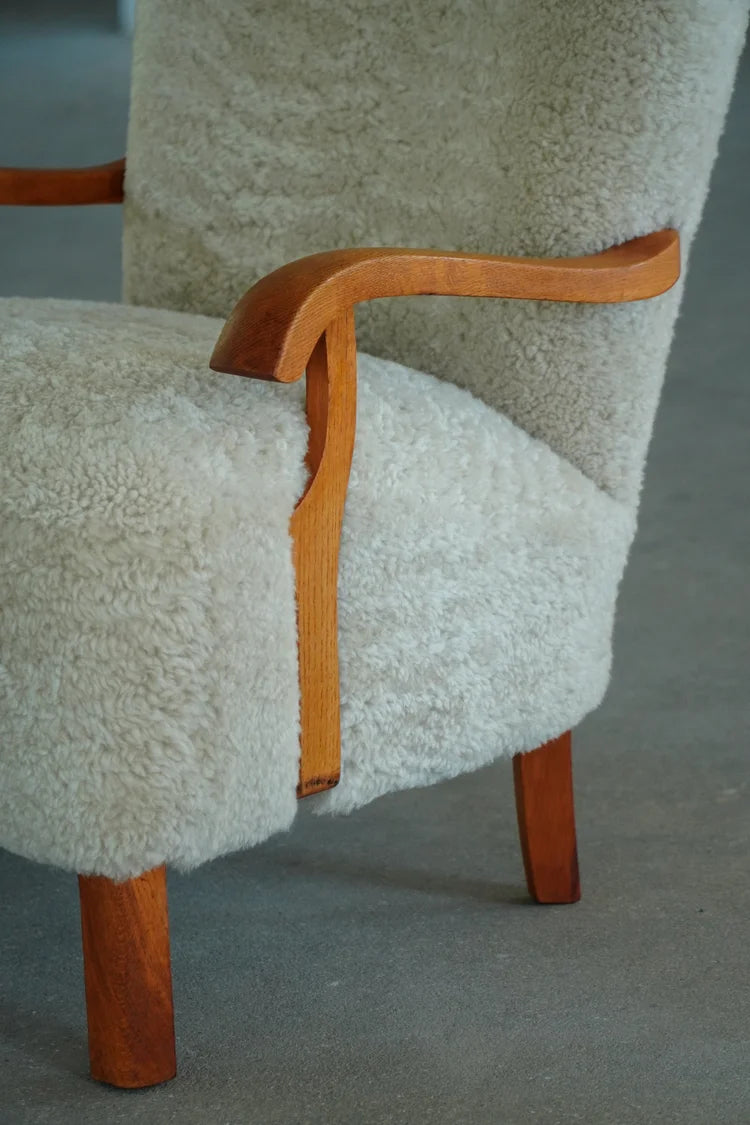 Set_of_2_Danish_Modern_Oak_Lounge_Chairs_with_Shearling_Lambswool,_Denmark,_1950s