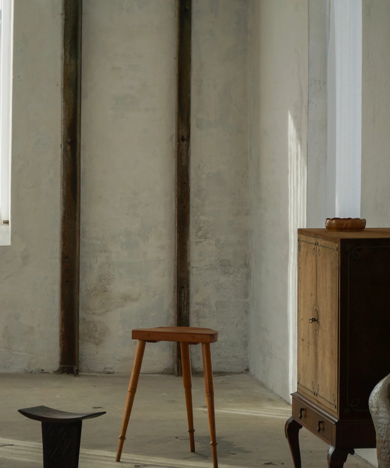 Set_of_2_Danish_Tripod_Bar_Stools_in_Solid_Pine