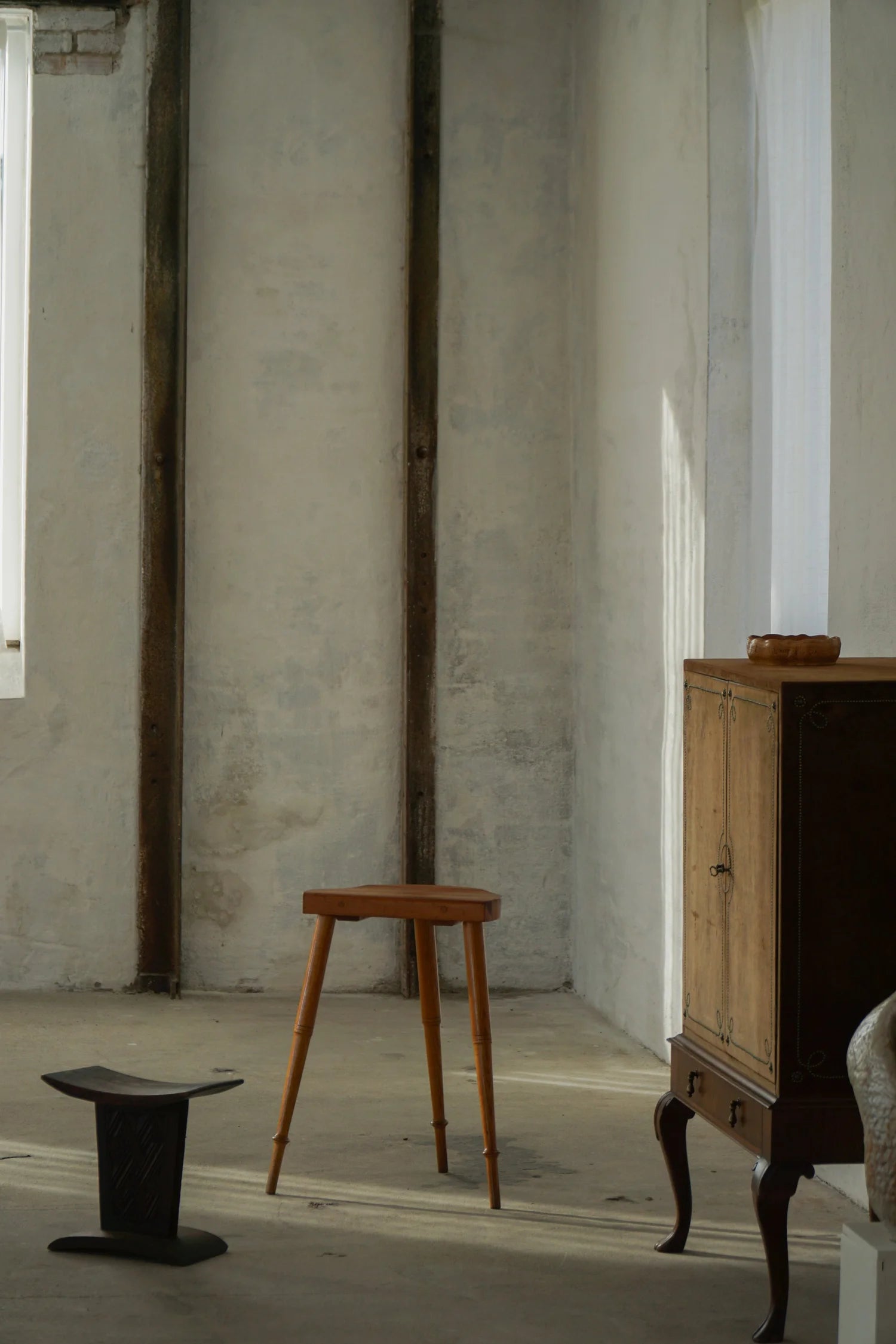 Set_of_2_Danish_Tripod_Bar_Stools_in_Solid_Pine