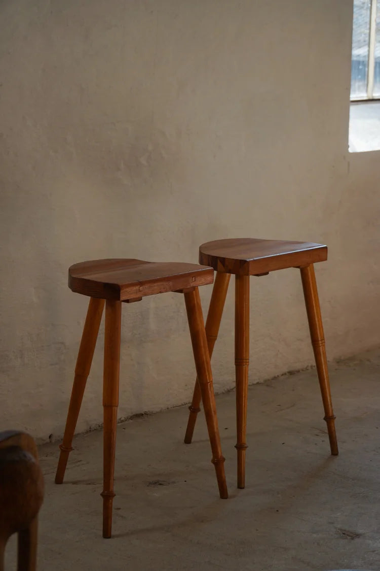 Set_of_2_Danish_Tripod_Bar_Stools_in_Solid_Pine