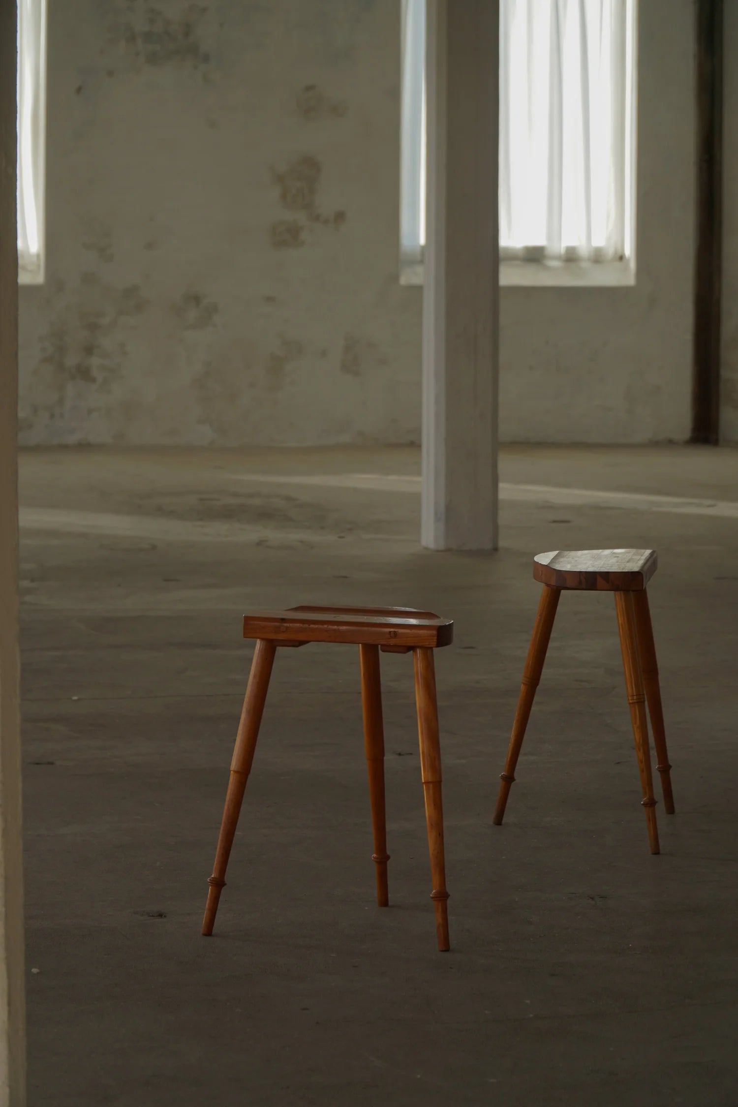 Set_of_2_Danish_Tripod_Bar_Stools_in_Solid_Pine