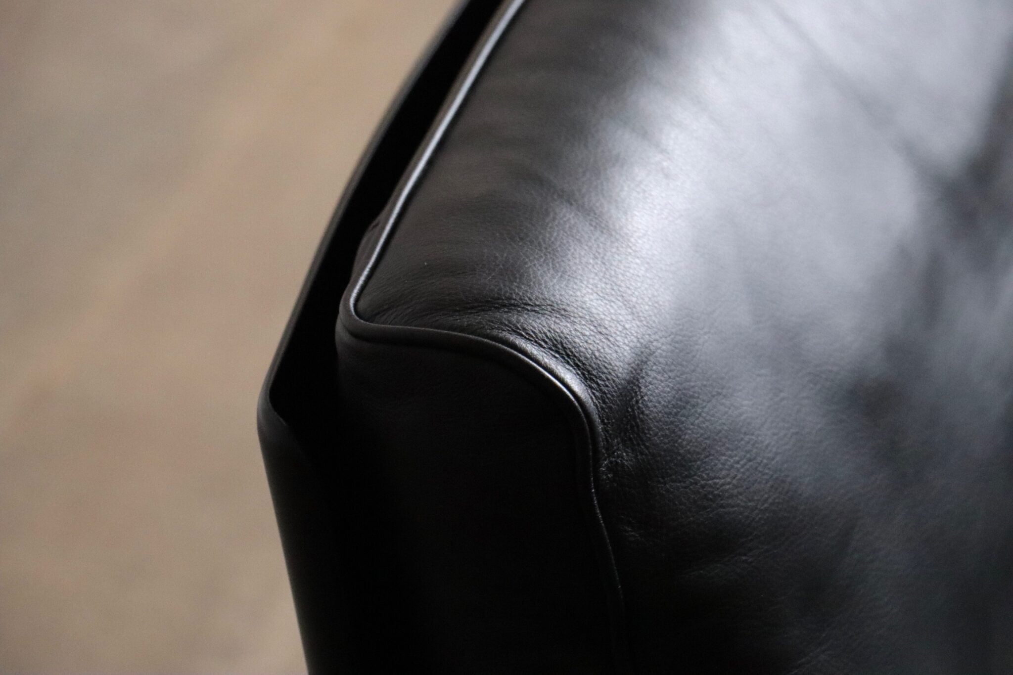 Set_of_2_Dieter_Rams_Model_620_Lounge_Chairs_in_Black_Leather_for_Vitsœ,_1980s