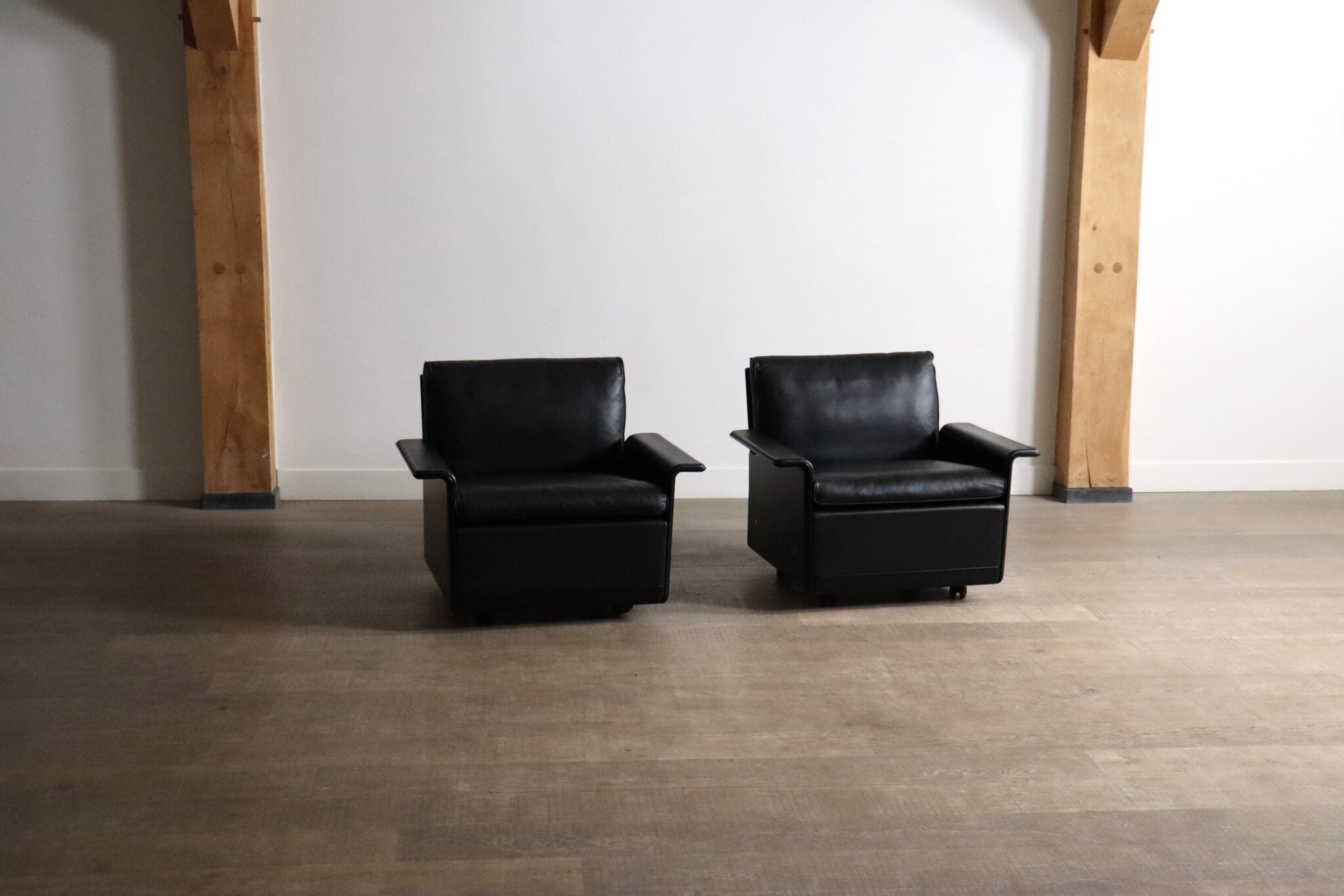 Set_of_2_Dieter_Rams_Model_620_Lounge_Chairs_in_Black_Leather_for_Vitsœ,_1980s