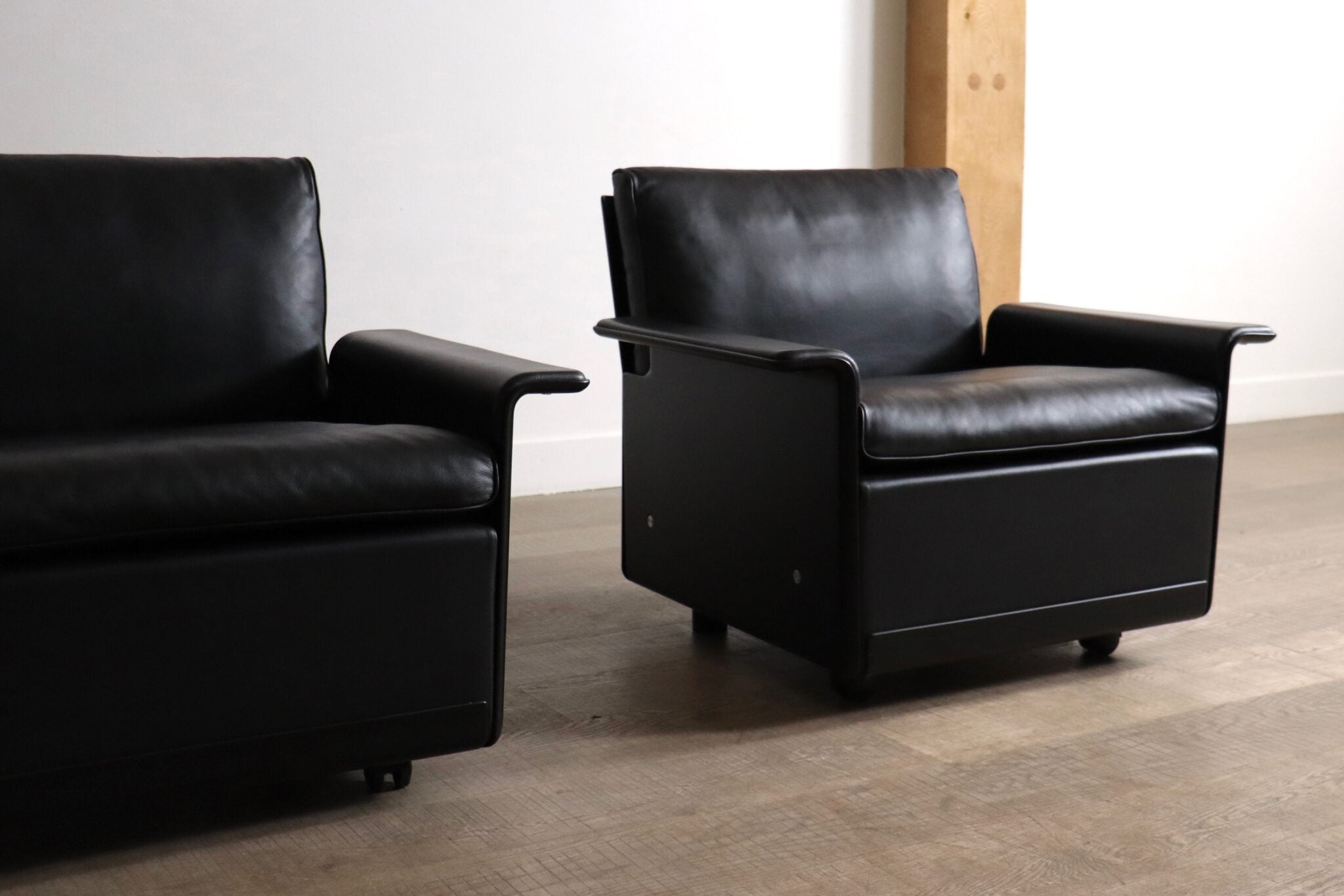 Set_of_2_Dieter_Rams_Model_620_Lounge_Chairs_in_Black_Leather_for_Vitsœ,_1980s
