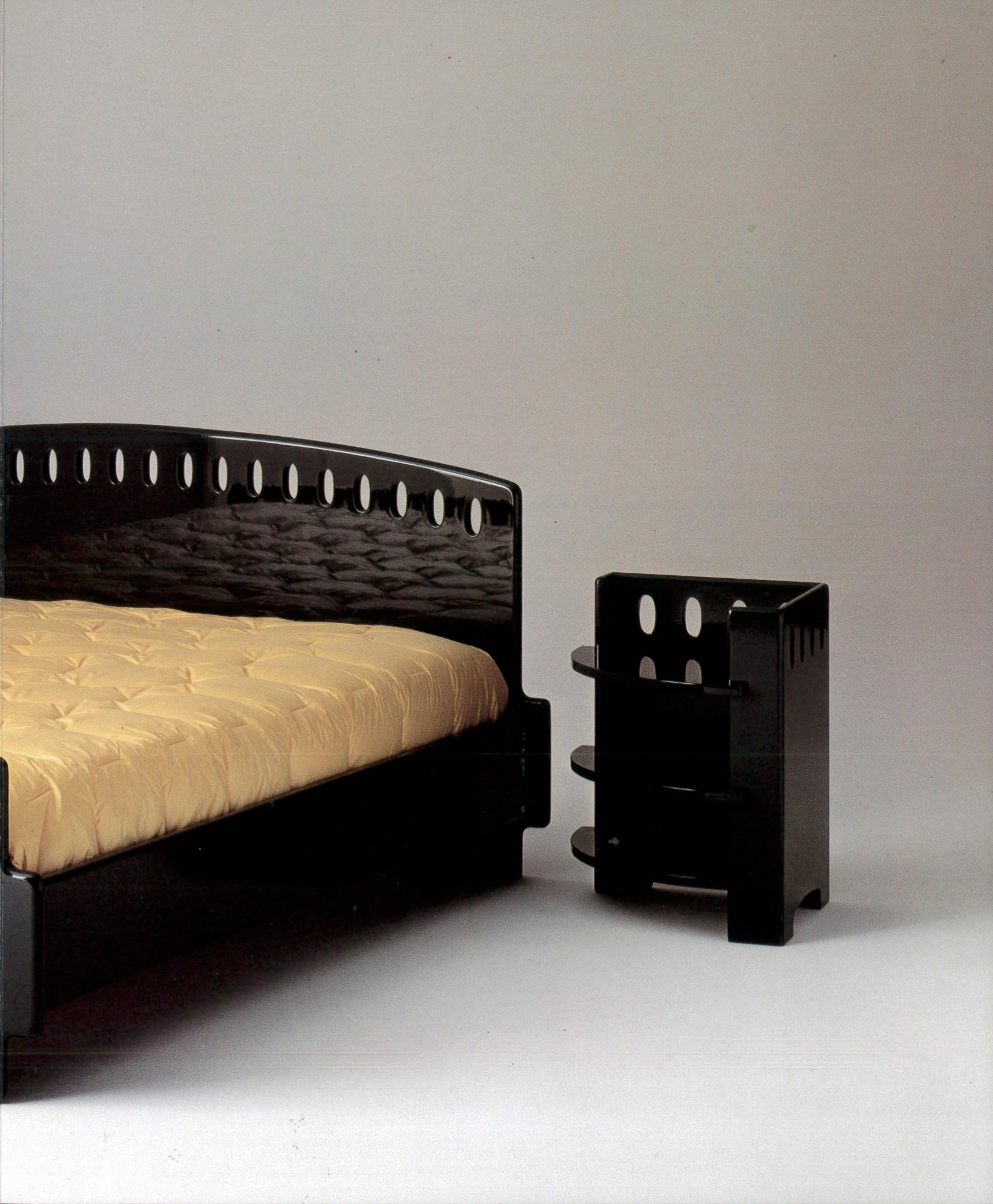 Set_of_2_Gardella_'Corinna'_Nightstands_for_MisuraEmme,_Italy,_1980s