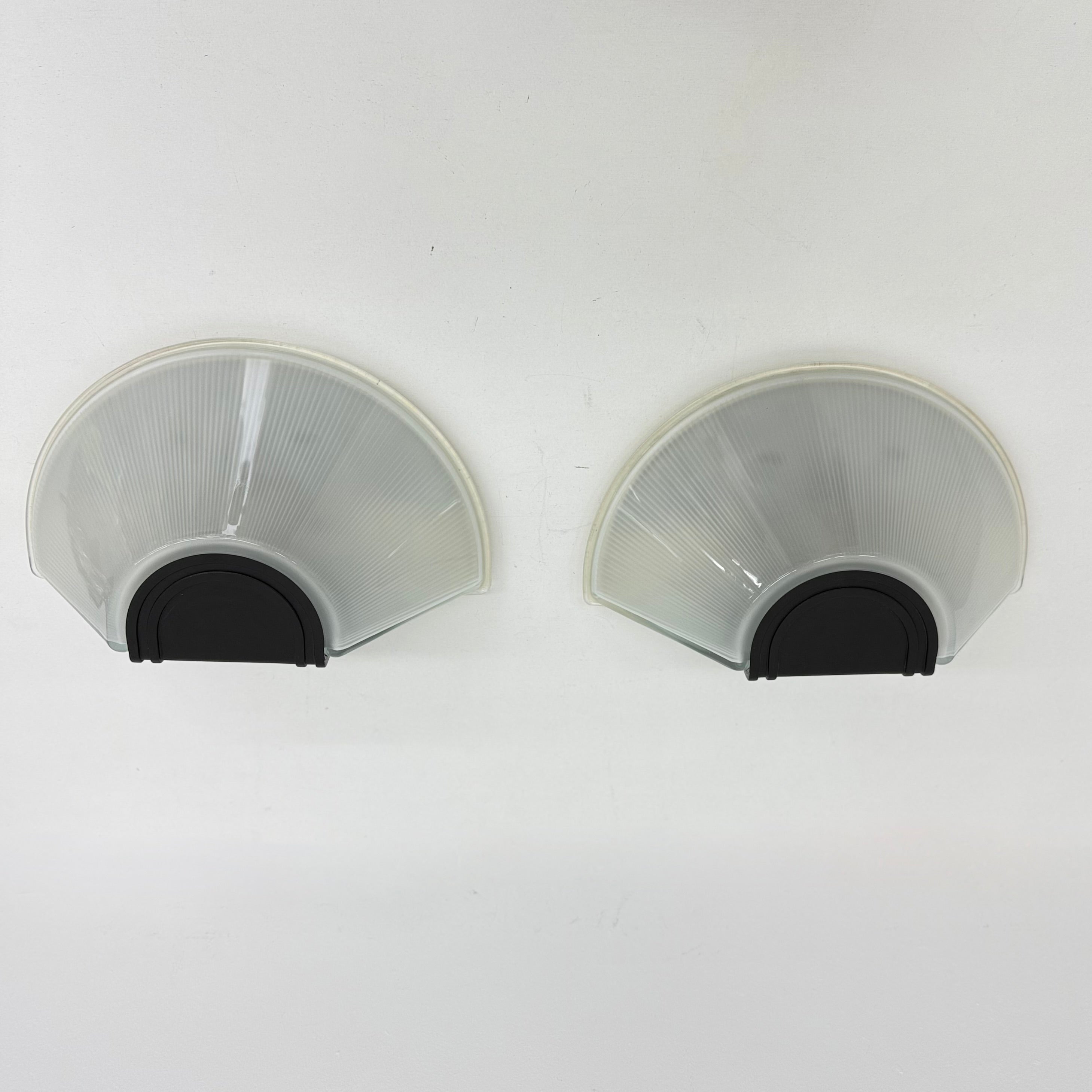 Set_of_2_Prisma_Glass_Wall_Lamps_by_MEGA,_Italy_1980s