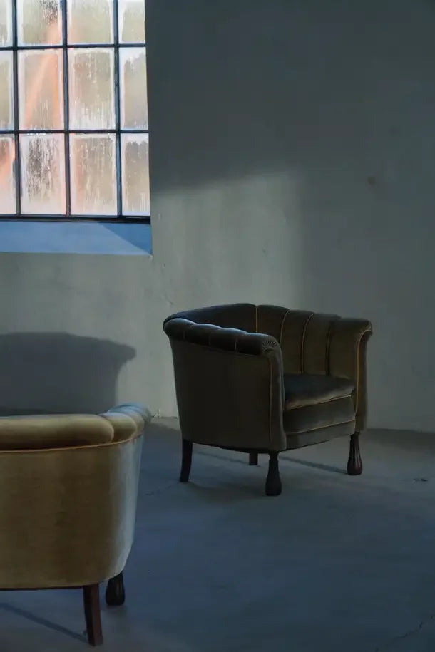 Set_of_2_‘Hell’_Lounge_Chairs_in_Green_Velvet