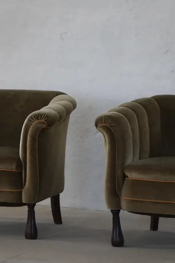 Set_of_2_‘Hell’_Lounge_Chairs_in_Green_Velvet