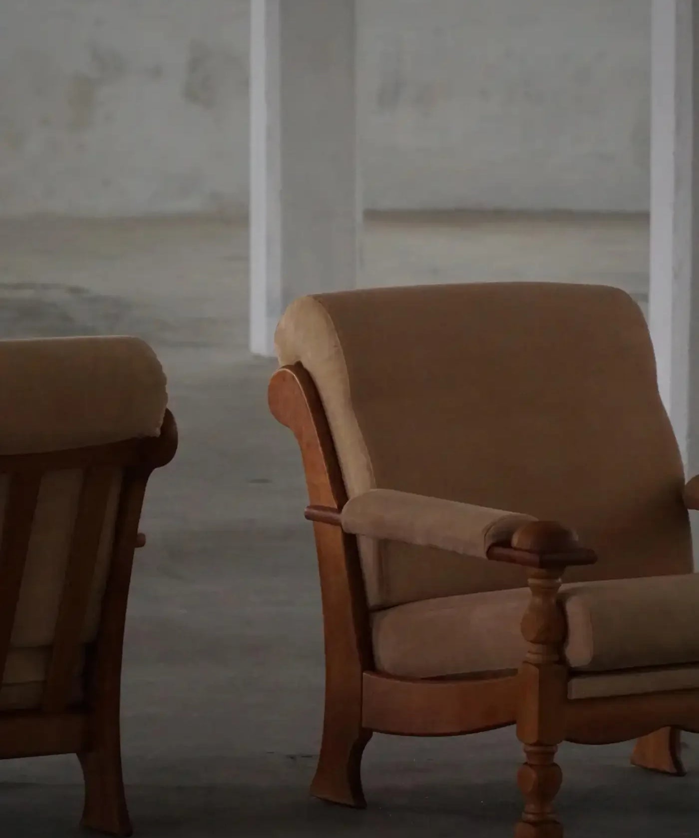 Set_of_2_Henning_Kjærnulf_Armchairs_in_Oak_and_Alcantara,_Danish_Modern_Design