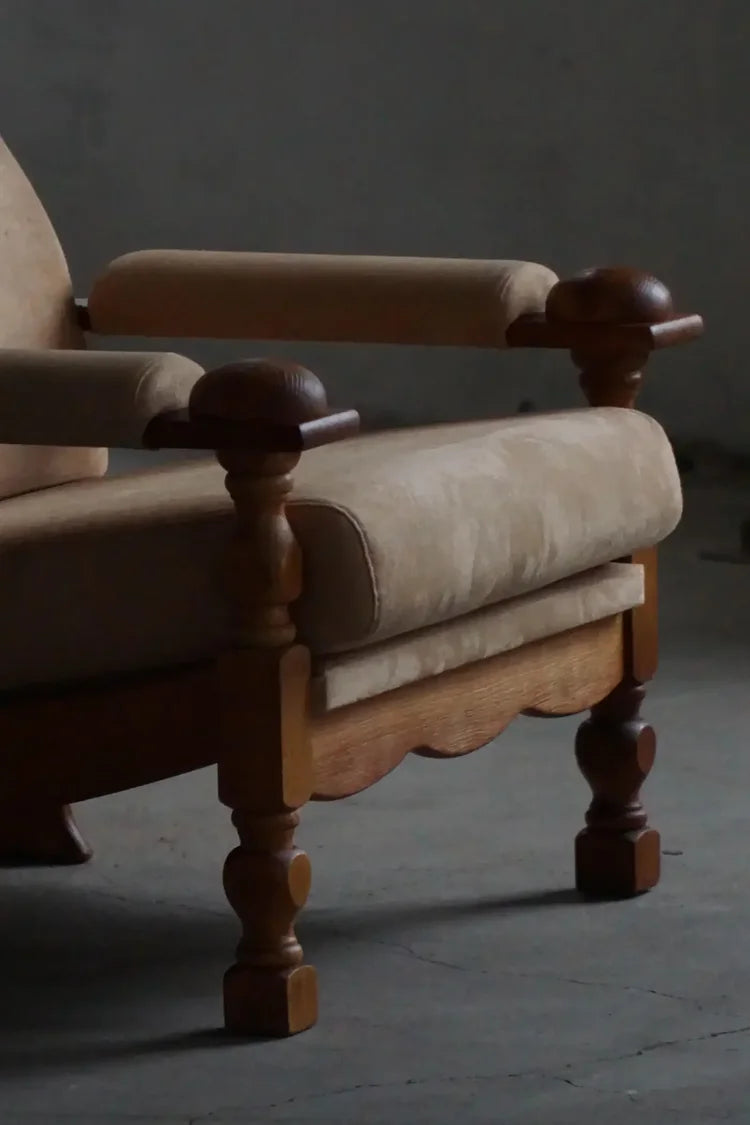 Set_of_2_Henning_Kjærnulf_Armchairs_in_Oak_and_Alcantara,_Danish_Modern_Design