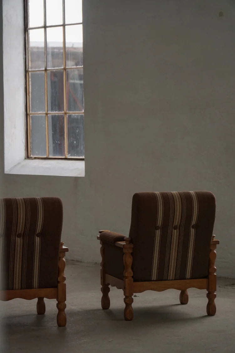 Set_of_2_Henning_Kjærnulf_Lounge_Chairs_in_Oak_and_Wool,_Danish_Modern_Design