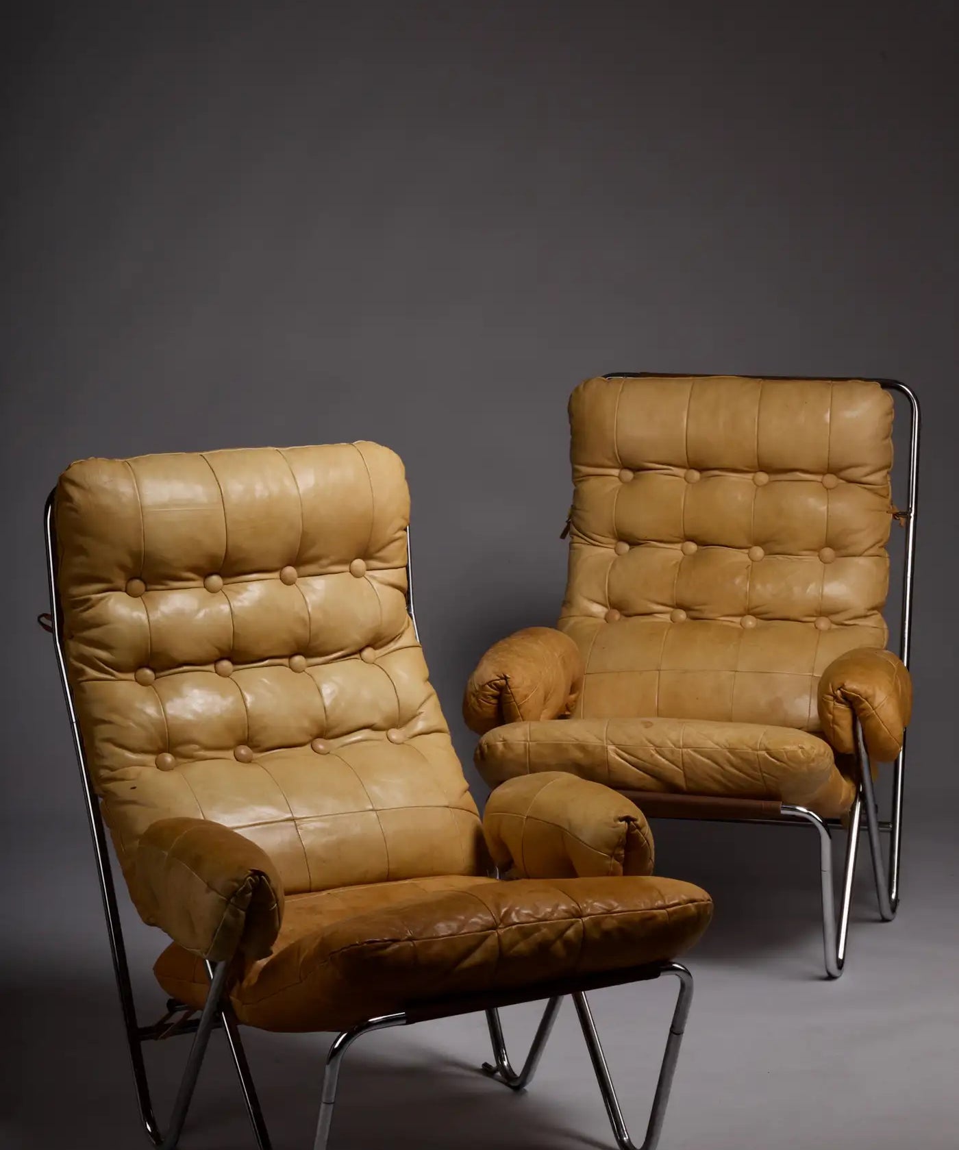Set_of_2_Leather_Lounge_Chairs_Tubular_Frame_from_1960s_Norway